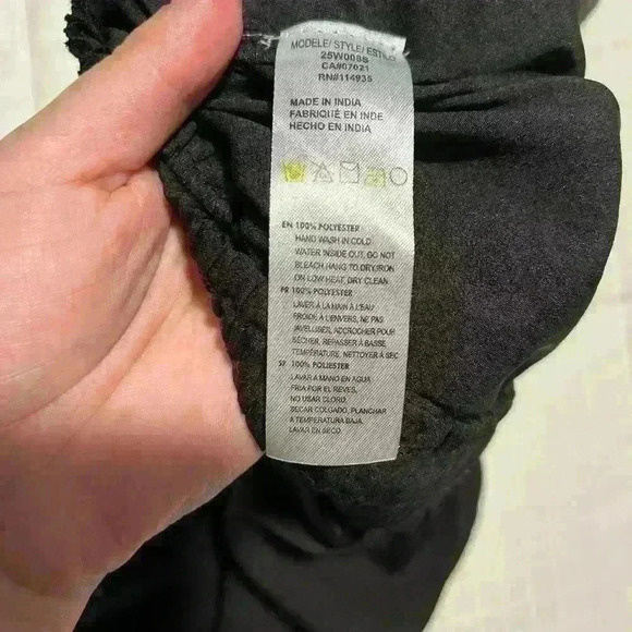 NWOT La Classe Couture Black  Eyelet Scalloped Shorts - Picture 3 of 3